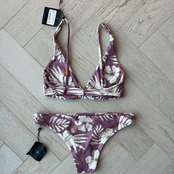 *new with tags* revolve stone fox swim hawaiian print purple bikini top & bottom - Picture 4 of 14